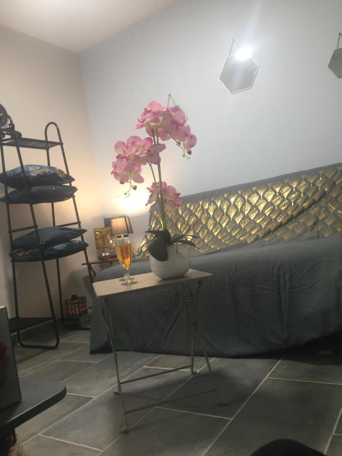 オーバーニュ Chez Sandy Bed & Breakfast エクステリア 写真