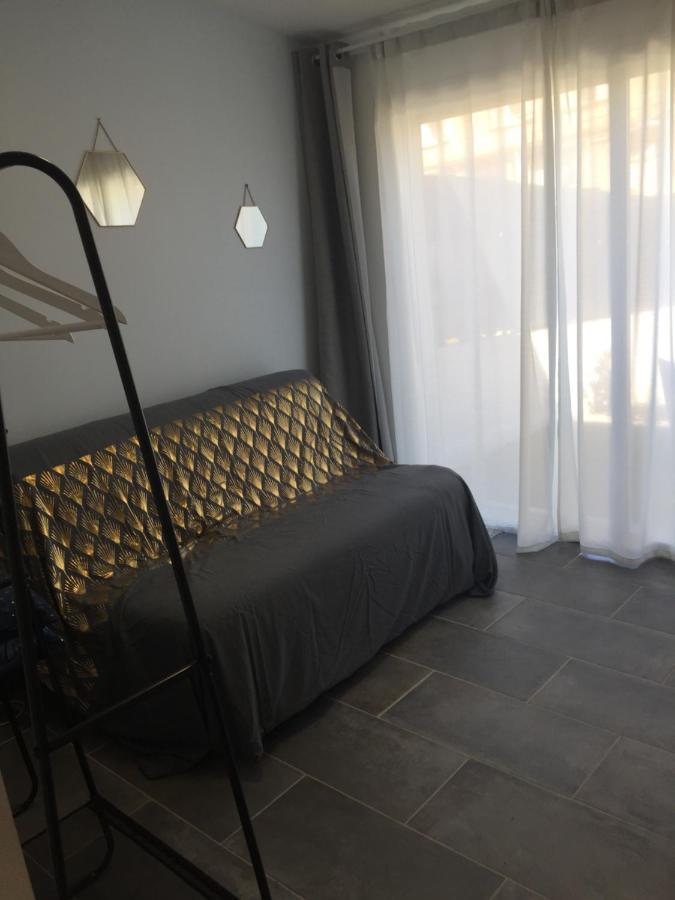 オーバーニュ Chez Sandy Bed & Breakfast エクステリア 写真
