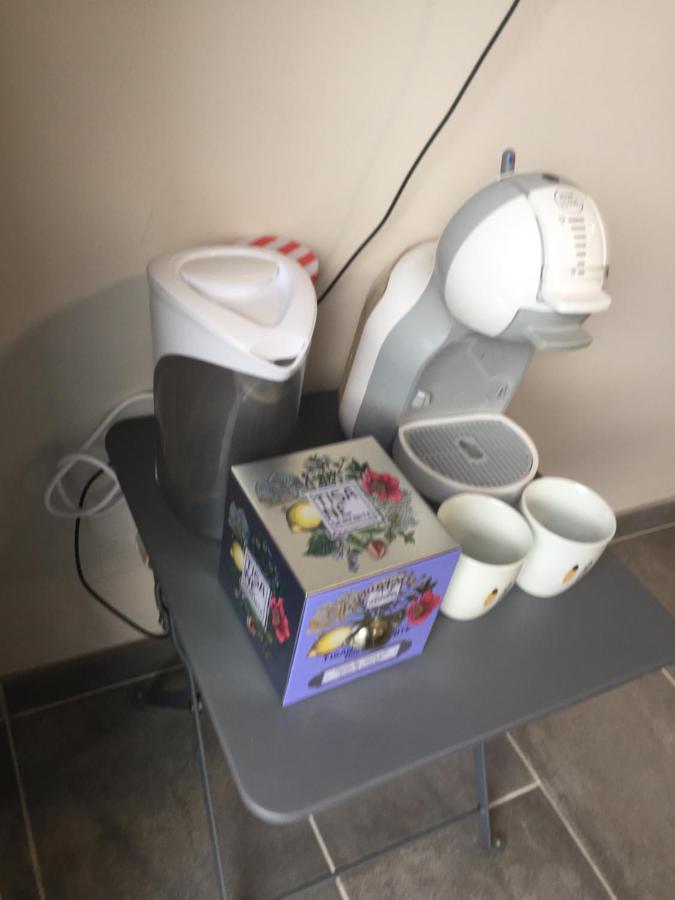 オーバーニュ Chez Sandy Bed & Breakfast エクステリア 写真